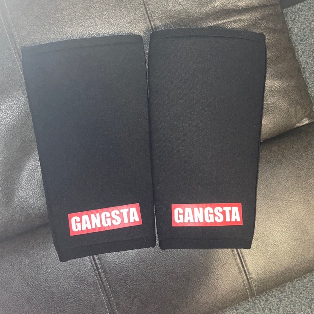 Knee sleeves